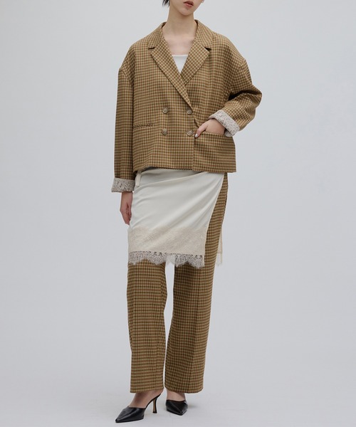 Ameri（アメリ）の「OVER WIDE SHOULDER JACKET（テーラードジャケット・レディース・ベージュ/ネイビー・FREE）」の4枚目の写真