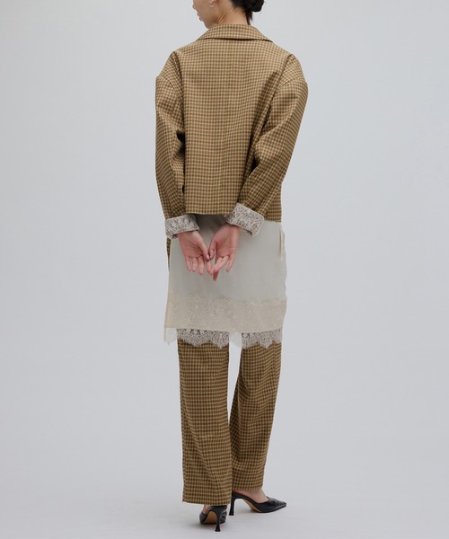 Ameri（アメリ）の「OVER WIDE SHOULDER JACKET（テーラードジャケット・レディース・ベージュ/ネイビー・FREE）」の5枚目の写真