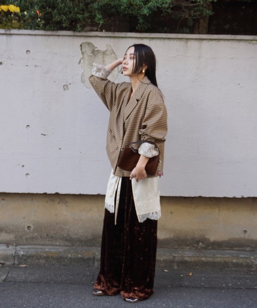 Ameri（アメリ）の「OVER WIDE SHOULDER JACKET（テーラードジャケット・レディース・ベージュ/ネイビー・FREE）」の9枚目の写真