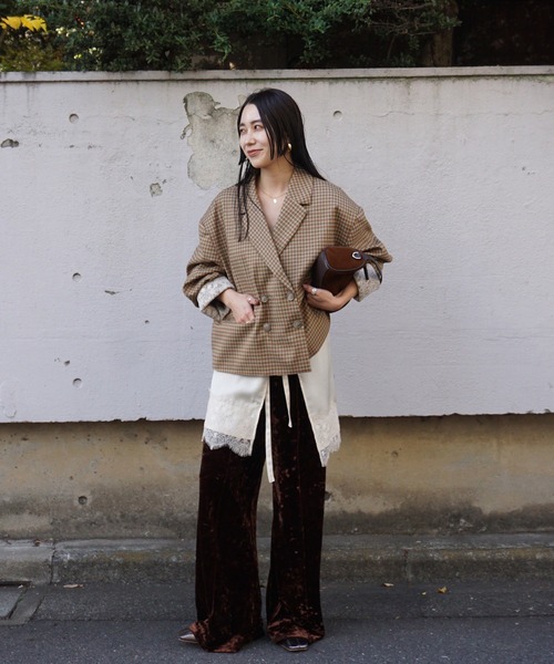 Ameri（アメリ）の「OVER WIDE SHOULDER JACKET（テーラードジャケット・レディース・ベージュ/ネイビー・FREE）」の8枚目の写真