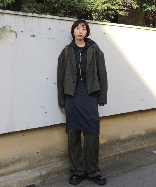 Ameri（アメリ）の「OVER WIDE SHOULDER JACKET（テーラードジャケット・レディース・ベージュ/ネイビー・FREE）」の12枚目の写真