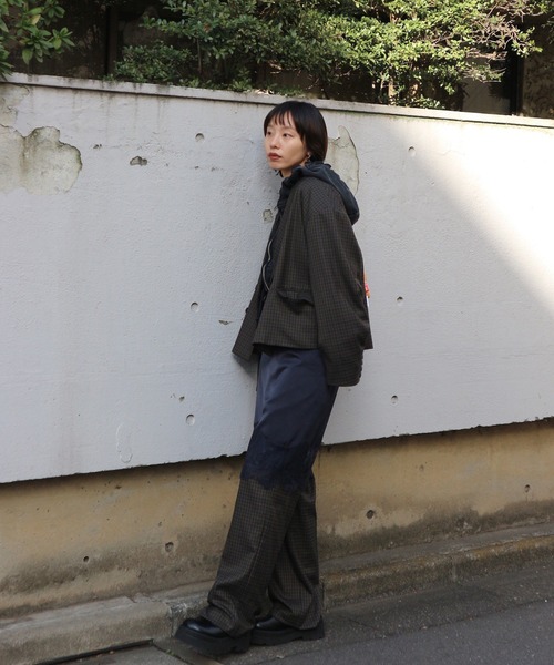 Ameri（アメリ）の「OVER WIDE SHOULDER JACKET（テーラードジャケット・レディース・ベージュ/ネイビー・FREE）」の13枚目の写真