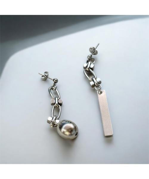 tone(トーン)の「【musk】インパクトチェーンのピアス(MA)(ピアス(両耳用)・レディース・シルバー・FREE)」の1枚目の写真