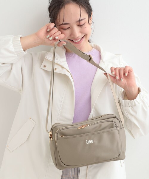 Lee（リー）の「【Lee別注／撥水】7ポケットショルダーバッグ（ショルダーバッグ・レディース・ブラック/ピンク系/グレー/ナチュラル/ブルー系7・00）」の4枚目の写真