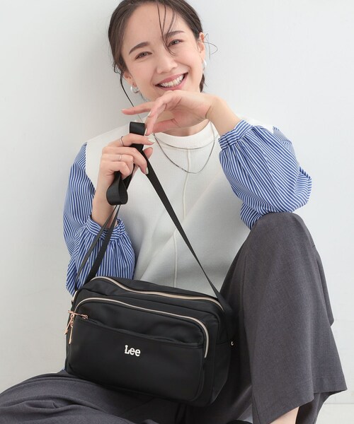 Lee（リー）の「【Lee別注／撥水】7ポケットショルダーバッグ（ショルダーバッグ・レディース・ブラック/ピンク系/グレー/ナチュラル/ブルー系7・00）」の2枚目の写真