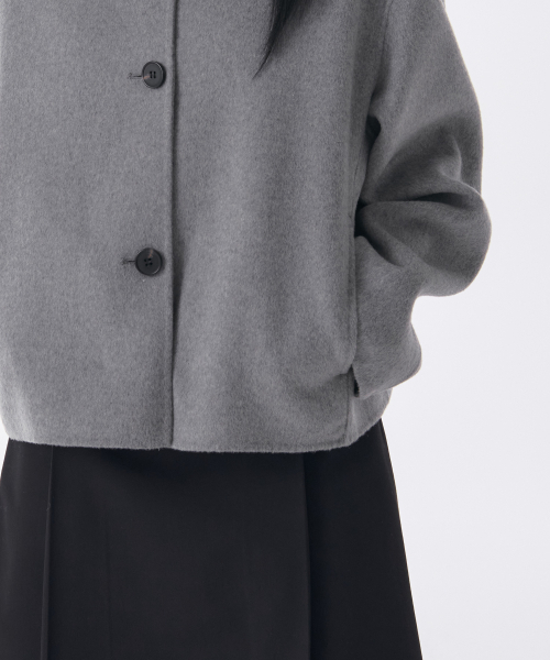 MUSINSA STANDARD WOMAN（ムシンサスタンダードウーマン）の「ウィメンズカシミヤブレンドハンドメイドショートマックコート[ミディアムグレー]（チェスターコート・レディース・その他・LARGE/MEDIUM/SMALL/X-SMALL）」の4枚目の写真