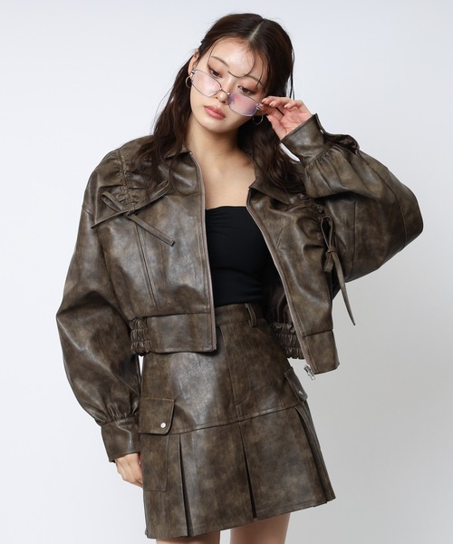 SPIRALGIRL（スパイラルガール）の「合皮ギャザーショートジャケット（ブルゾン・レディース・ブラック/オフホワイト/ブラウン・FREE）」の3枚目の写真