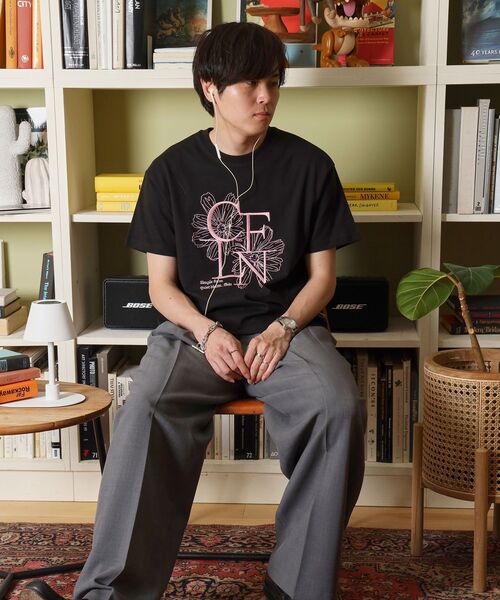 FFEIN(フェイン)の「【FFEIN(フェイン)】フラワー刺繍ロゴショート丈Tシャツ / Tシャツ クルーネック 半袖 刺繍 花柄 【短丈】(Tシャツ/カットソー・メンズ・ホワイト/ブラック/ネイビー・LARGE/MEDIUM/SMALL)」の4枚目の写真