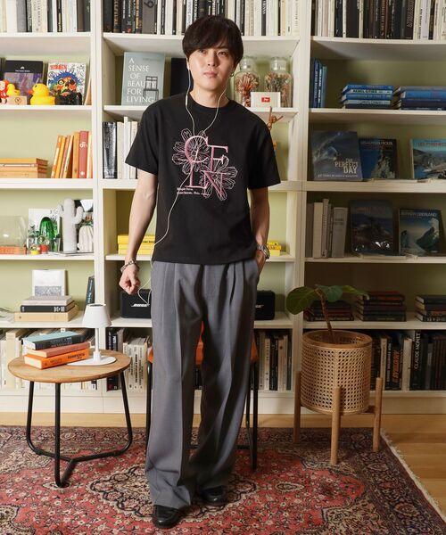 FFEIN(フェイン)の「【FFEIN(フェイン)】フラワー刺繍ロゴショート丈Tシャツ / Tシャツ クルーネック 半袖 刺繍 花柄 【短丈】(Tシャツ/カットソー・メンズ・ホワイト/ブラック/ネイビー・LARGE/MEDIUM/SMALL)」の5枚目の写真