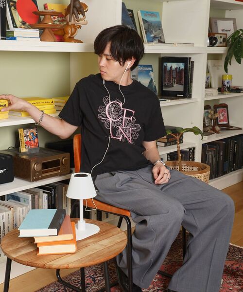 FFEIN(フェイン)の「【FFEIN(フェイン)】フラワー刺繍ロゴショート丈Tシャツ / Tシャツ クルーネック 半袖 刺繍 花柄 【短丈】(Tシャツ/カットソー・メンズ・ホワイト/ブラック/ネイビー・LARGE/MEDIUM/SMALL)」の8枚目の写真