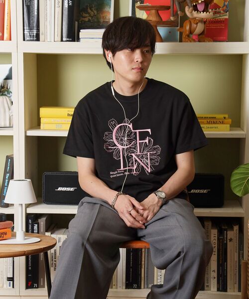 FFEIN(フェイン)の「【FFEIN(フェイン)】フラワー刺繍ロゴショート丈Tシャツ / Tシャツ クルーネック 半袖 刺繍 花柄 【短丈】(Tシャツ/カットソー・メンズ・ホワイト/ブラック/ネイビー・LARGE/MEDIUM/SMALL)」の10枚目の写真