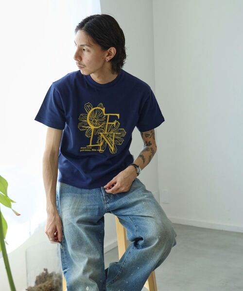 FFEIN(フェイン)の「【FFEIN(フェイン)】フラワー刺繍ロゴショート丈Tシャツ / Tシャツ クルーネック 半袖 刺繍 花柄 【短丈】(Tシャツ/カットソー・メンズ・ホワイト/ブラック/ネイビー・LARGE/MEDIUM/SMALL)」の14枚目の写真