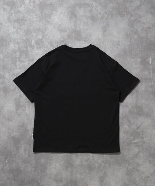 FFEIN(フェイン)の「【FFEIN(フェイン)】フラワー刺繍ロゴショート丈Tシャツ / Tシャツ クルーネック 半袖 刺繍 花柄 【短丈】(Tシャツ/カットソー・メンズ・ホワイト/ブラック/ネイビー・LARGE/MEDIUM/SMALL)」の20枚目の写真