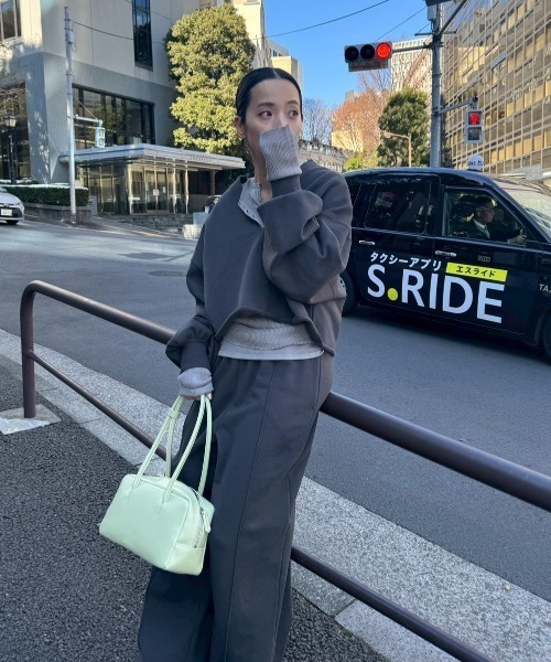 emmi（エミ）の「スウェットワイドパンツ【セットアップ対応】（スウェットパンツ・レディース・ライトグレー/チャコールグレー・0/1）」の20枚目の写真