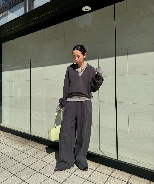 emmi（エミ）の「スウェットワイドパンツ【セットアップ対応】（スウェットパンツ・レディース・ライトグレー/チャコールグレー・0/1）」の22枚目の写真