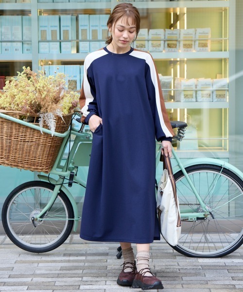 SMILE LAND(スマイルランド)の「<大きいサイズ>ゆるシルエットカラーラインカットソーワンピース(ワンピース・レディース・ネイビー系/ブラック系/グリーン系・L/5L/4L/3L/LL)」の4枚目の写真