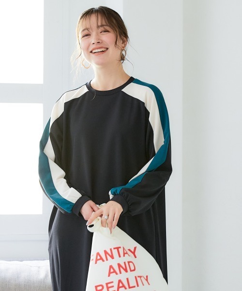 SMILE LAND(スマイルランド)の「<大きいサイズ>ゆるシルエットカラーラインカットソーワンピース(ワンピース・レディース・ネイビー系/ブラック系/グリーン系・L/5L/4L/3L/LL)」の7枚目の写真