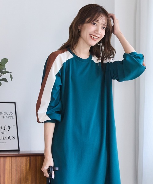 SMILE LAND(スマイルランド)の「<大きいサイズ>ゆるシルエットカラーラインカットソーワンピース(ワンピース・レディース・ネイビー系/ブラック系/グリーン系・L/5L/4L/3L/LL)」の9枚目の写真