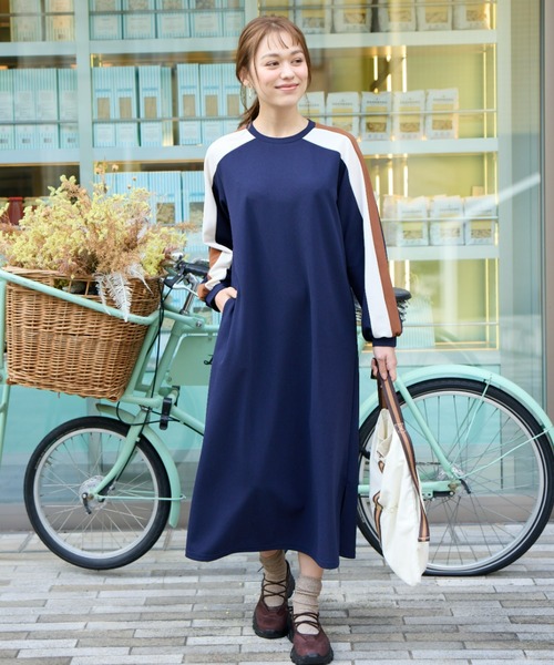 SMILE LAND(スマイルランド)の「<大きいサイズ>ゆるシルエットカラーラインカットソーワンピース(ワンピース・レディース・ネイビー系/ブラック系/グリーン系・L/5L/4L/3L/LL)」の14枚目の写真