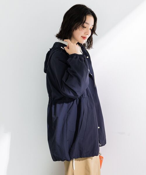 Green　Parks（グリーンパークス）の「撥水加工ミディ丈マウンテンパーカー（マウンテンパーカー・レディース・ベージュ/ネイビー/ホワイト系その他2・FREE）」の8枚目の写真