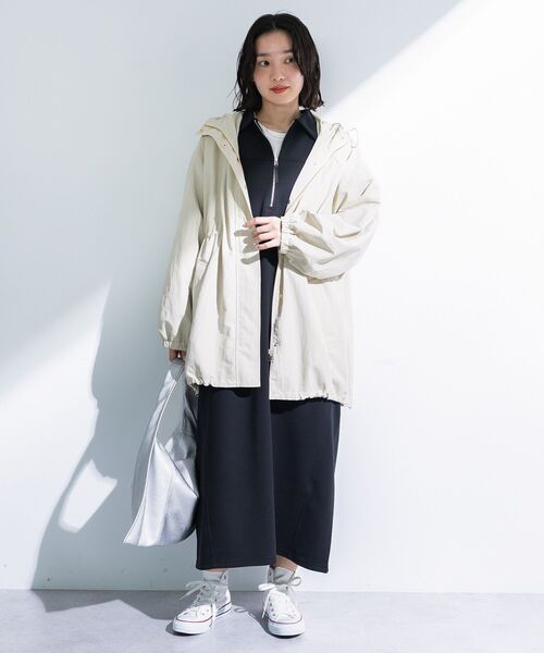 Green　Parks（グリーンパークス）の「撥水加工ミディ丈マウンテンパーカー（マウンテンパーカー・レディース・ベージュ/ネイビー/ホワイト系その他2・FREE）」の10枚目の写真