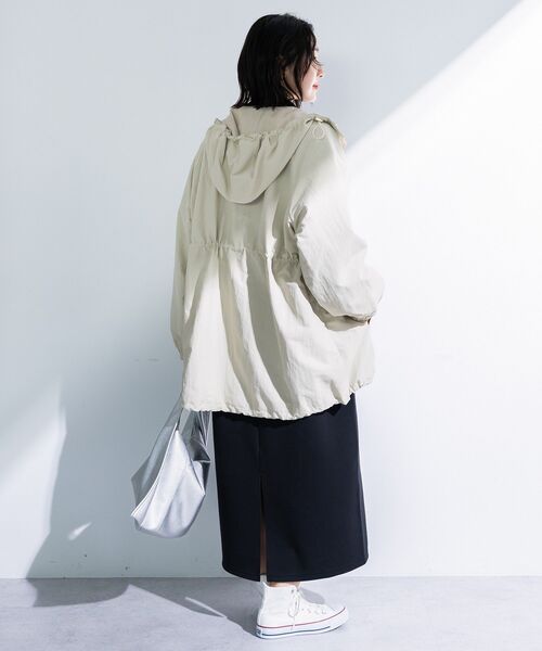 Green　Parks（グリーンパークス）の「撥水加工ミディ丈マウンテンパーカー（マウンテンパーカー・レディース・ベージュ/ネイビー/ホワイト系その他2・FREE）」の12枚目の写真