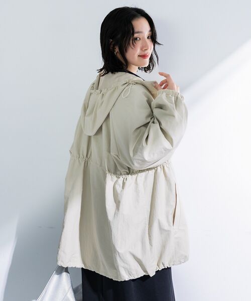 Green　Parks（グリーンパークス）の「撥水加工ミディ丈マウンテンパーカー（マウンテンパーカー・レディース・ベージュ/ネイビー/ホワイト系その他2・FREE）」の14枚目の写真