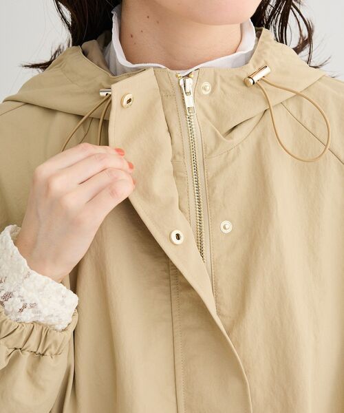 Green　Parks（グリーンパークス）の「撥水加工ミディ丈マウンテンパーカー（マウンテンパーカー・レディース・ベージュ/ネイビー/ホワイト系その他2・FREE）」の22枚目の写真