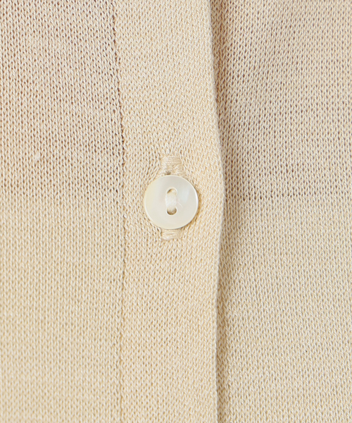 VERMEIL par iena（ヴェルメイユパーイエナ）の「シルク MIX クルーネックカーディガン（カーディガン/ボレロ・レディース・ベージュ/カーキ・FREE）」の6枚目の写真