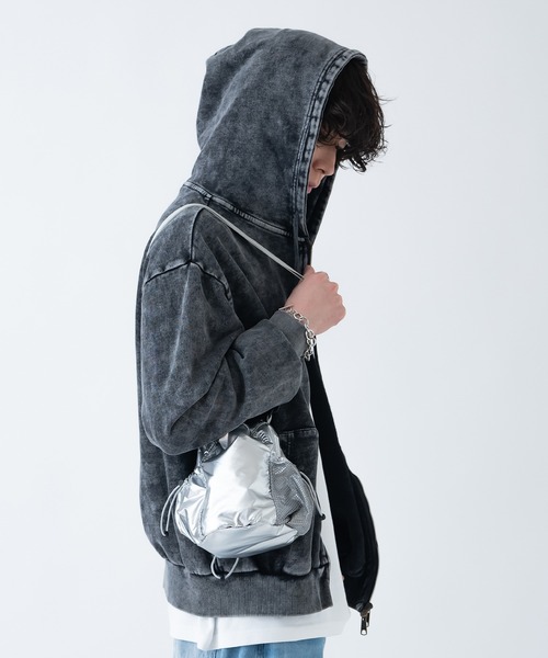 improves(インプローブス)の「メタリック ショルダーバケットバッグ(ショルダーバッグ・メンズ・ブラック/シルバー・FREE)」の4枚目の写真
