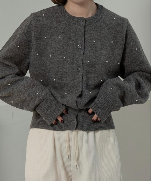 lawgy(ラウジー)の「pearl like simple silhouette cardigan / パールライクシンプルシルエットカーディガン(カーディガン/ボレロ・レディース・グレー/ブラック・FREE)」の1枚目の写真