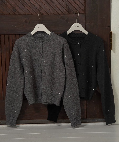 lawgy(ラウジー)の「pearl like simple silhouette cardigan / パールライクシンプルシルエットカーディガン(カーディガン/ボレロ・レディース・グレー/ブラック・FREE)」の3枚目の写真