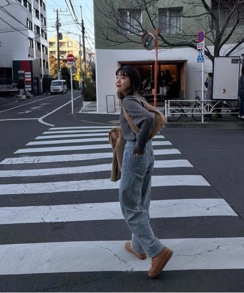 lawgy(ラウジー)の「pearl like simple silhouette cardigan / パールライクシンプルシルエットカーディガン(カーディガン/ボレロ・レディース・グレー/ブラック・FREE)」の8枚目の写真