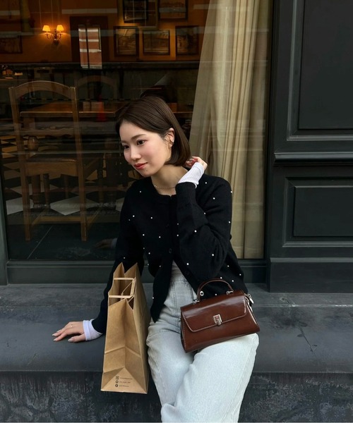 lawgy(ラウジー)の「pearl like simple silhouette cardigan / パールライクシンプルシルエットカーディガン(カーディガン/ボレロ・レディース・グレー/ブラック・FREE)」の14枚目の写真