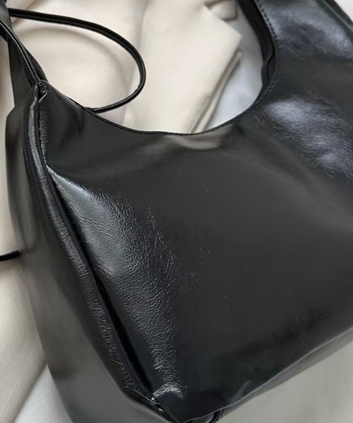 folka(フォルカ)の「2C71-IT リボンディテール ギャザーハンドル ワンショルダーバッグ(ショルダーバッグ・レディース・ブラウン/ブラック/シルバー・ONESIZE)」の4枚目の写真