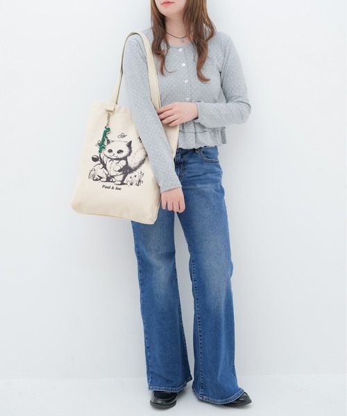 PAUL & JOE ACCESSOIRES(ポールアンドジョーアクセソワ)の「【PAUL & JOE ACCESSOIRES /ポール アンド ジョー アクセソワ 】 CANVAS(LOGO CHARM) ロゴチャーム付き縦型トートバッグ(トートバッグ・レディース・イエロー/ブラウン/ブラック/ブルー・FREE)」の7枚目の写真