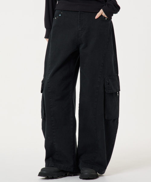 UNKNOWN PLANET（アンノウンプラネット）の「カーブドカーゴ綿パンツブラック（その他パンツ・レディース・その他・LARGE/MEDIUM/SMALL）」の2枚目の写真