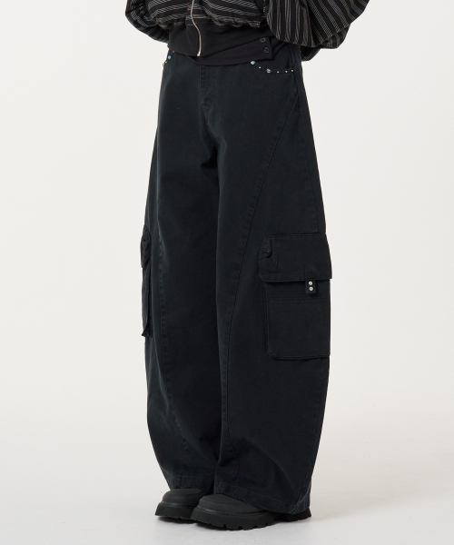UNKNOWN PLANET（アンノウンプラネット）の「カーブドカーゴ綿パンツブラック（その他パンツ・レディース・その他・LARGE/MEDIUM/SMALL）」の3枚目の写真