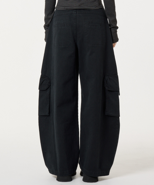 UNKNOWN PLANET（アンノウンプラネット）の「カーブドカーゴ綿パンツブラック（その他パンツ・レディース・その他・LARGE/MEDIUM/SMALL）」の4枚目の写真