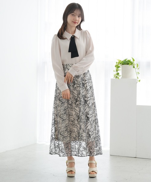 ASTORIA ODIER（アストリアオディール）の「デタッチャブルボウタイブラウス（２WAY仕様）（シャツ/ブラウス・レディース・イエロー/ホワイト/グレイッシュブルー/ピンクベージュ・MEDIUM）」の7枚目の写真