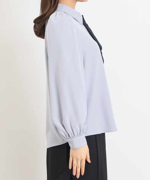 ASTORIA ODIER（アストリアオディール）の「デタッチャブルボウタイブラウス（２WAY仕様）（シャツ/ブラウス・レディース・イエロー/ホワイト/グレイッシュブルー/ピンクベージュ・MEDIUM）」の9枚目の写真