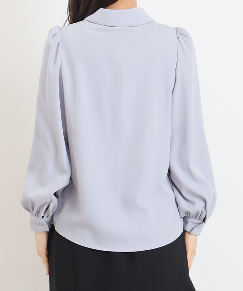 ASTORIA ODIER（アストリアオディール）の「デタッチャブルボウタイブラウス（２WAY仕様）（シャツ/ブラウス・レディース・イエロー/ホワイト/グレイッシュブルー/ピンクベージュ・MEDIUM）」の10枚目の写真