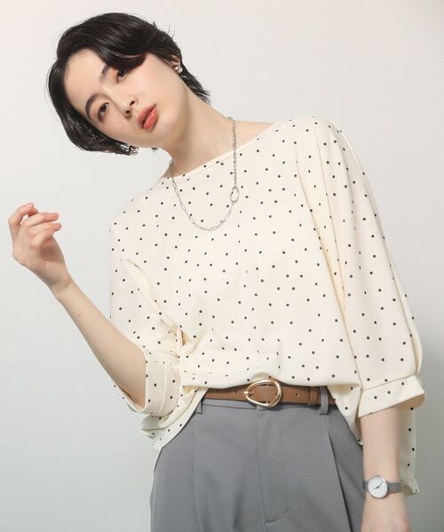 Green Parks(グリーンパークス)の「【優秀ブラウス】マルチ機能バックデザインブラウス(Tシャツ/カットソー・レディース・ブラック/グレイッシュベージュ/ドット/オフホワイト/ブルー・FREE)」の15枚目の写真