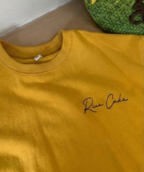 Dalfwin(ダールフィン)の「韓国ファッション RICECAKEフェイクレザーラベル付き筆記体ロゴ半袖Tシャツ(Tシャツ/カットソー・レディース・ホワイト/グレー/イエロー・FREE)」の7枚目の写真