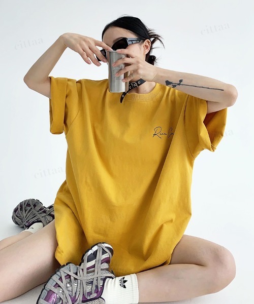 Dalfwin(ダールフィン)の「韓国ファッション RICECAKEフェイクレザーラベル付き筆記体ロゴ半袖Tシャツ(Tシャツ/カットソー・レディース・ホワイト/グレー/イエロー・FREE)」の14枚目の写真