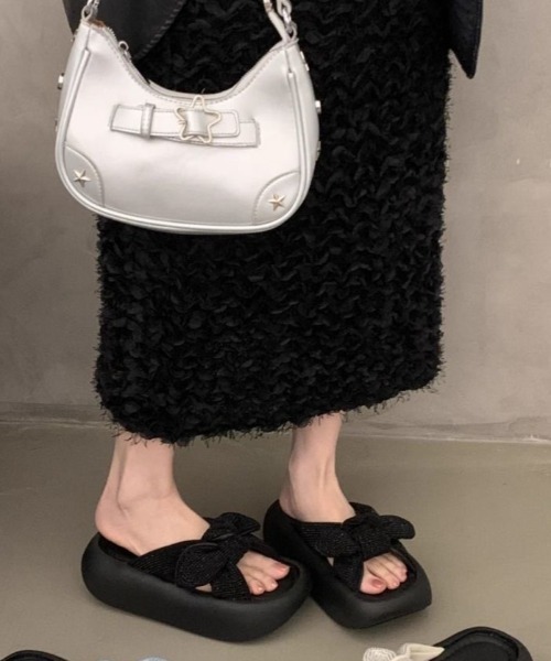 ViViDAY（ビビデー）の「ラインストーンシリボン厚底サンダル（サンダル・レディース・ブラック/ホワイト・24.5cm/24.0cm/23.5cm）」の15枚目の写真
