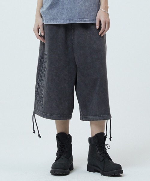 mahagrid/マハグリッド』WASHED CUT OFF APPLIQUE SWEAT SHORTS