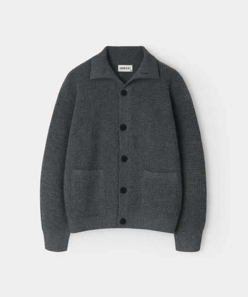 Seamcrop Highneck Button Nit Cardigan — кардиган‑поло с высокой горловиной, застежка‑пуговицы, ча́кол