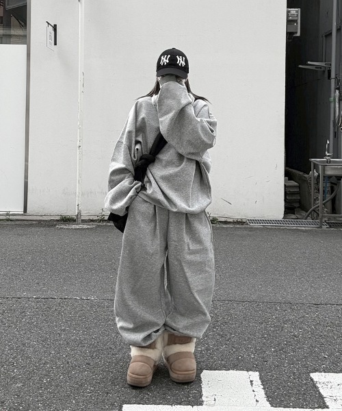 YACA(ヤーカ)の「Basic Over Sweat/ベーシックオーバースウェット【unisex item】(スウェット・レディース・ブラック/グレー・FREE)」の3枚目の写真