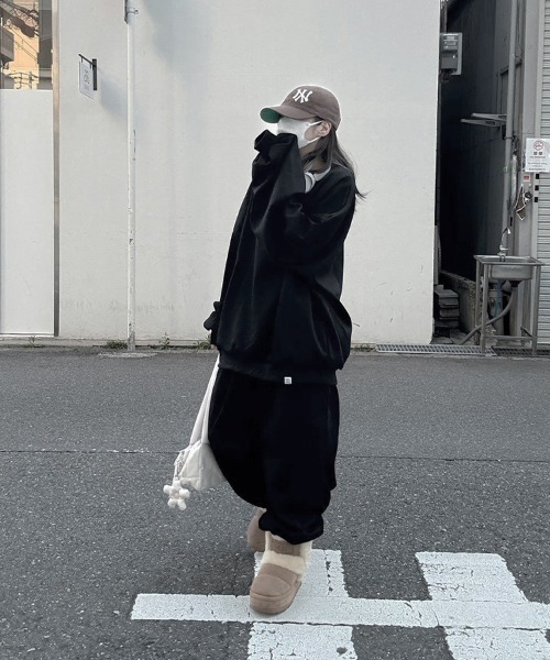 YACA(ヤーカ)の「Basic Over Sweat/ベーシックオーバースウェット【unisex item】(スウェット・レディース・ブラック/グレー・FREE)」の11枚目の写真